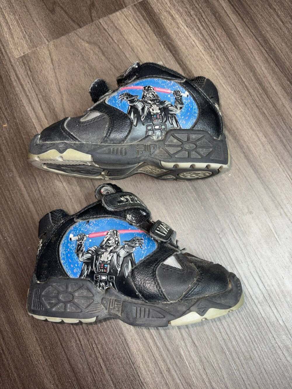 Vintage 1996 Star Wars Darth Vader Light-Up Sneakers – Kids Size 7.5